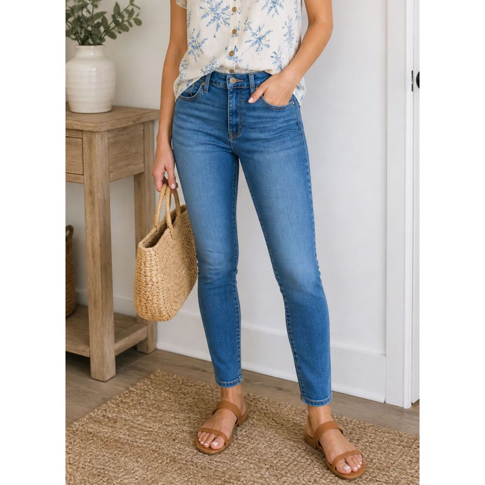 Universal Thread High Rise Skinny Jeans 8 / 29S Short Blue Stretch Denim Pants